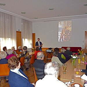 Pfarrkindergarten stellte sich bei den Senioren vor