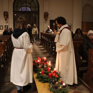 Adventkranzweihe 2022 in St. Quirinus