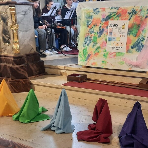 Frohe Farben / Familienmessteam