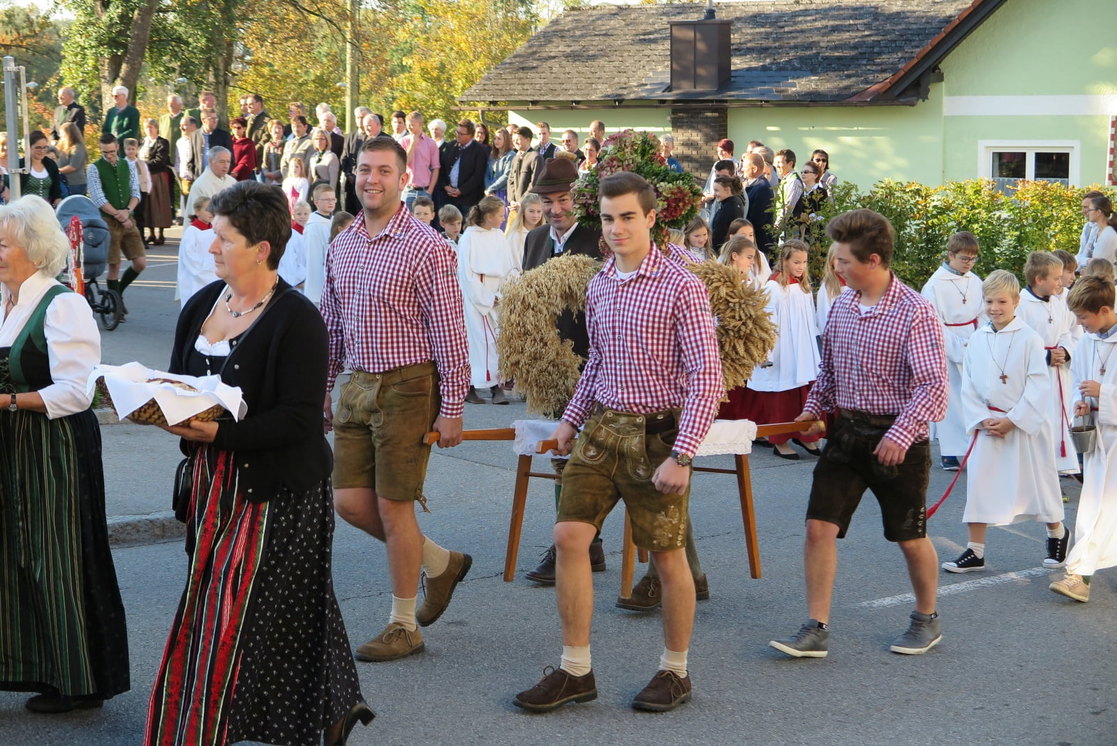 Bei wunderschönem Herbstwetter feierten wir unser Erntedankfest in Ottnang. 