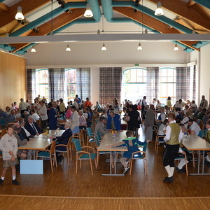 Der Saal füllt sich