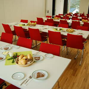 Pfarrzentrum Schwertberg Gedeckt im kleinen Saal