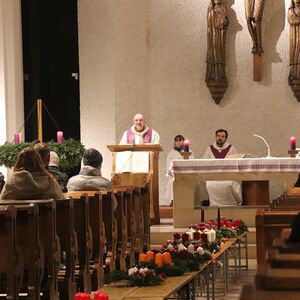 Adventfeier mit Genuss-standln in St. Quirinus