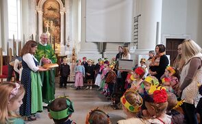 mit dem Pfarrcaritas-Kindergarten Hl. Familie