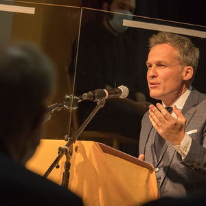 Gedenkfeier an die Opfer des ehemaligen KZ Außenlagers Ternbergzum Thema „Menschlichkeit ohne Grenzen“Bild: Tarek Leitner - Gedenkredner (Journalist und Moderator)Foto: Haijes 