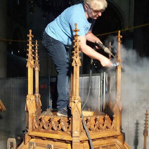 Kanzel- und Chorgestühlreinigung