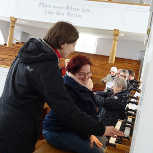 Man sucht sich gemeinsam die Register...