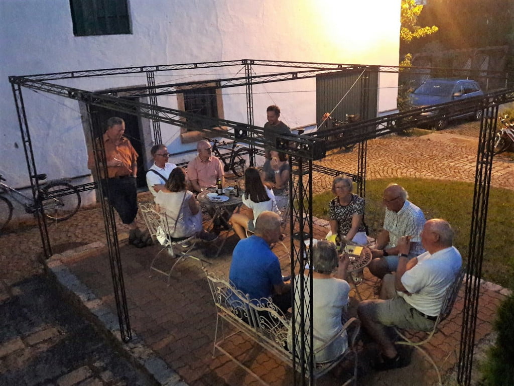 auch im Garten lässt es sich gemütlich sitzen