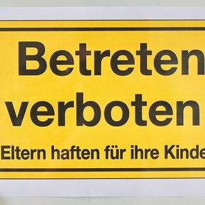 Vorsicht! Gefährliches Gelände!