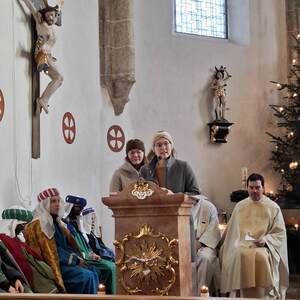 Daniela Auer informiert über die Sternsingeraktion.