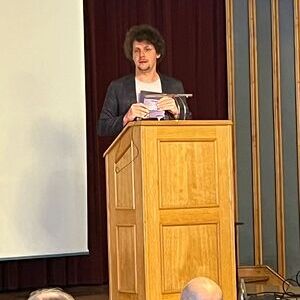 Dr. Leonhard Jungwirth bei seiner Vorstellung des JB für die Geschichte des Protestantismus in Österreich