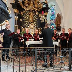 Am Nachmittag laden D'Heilignstoana zum Heiligenstein-Ausklang.