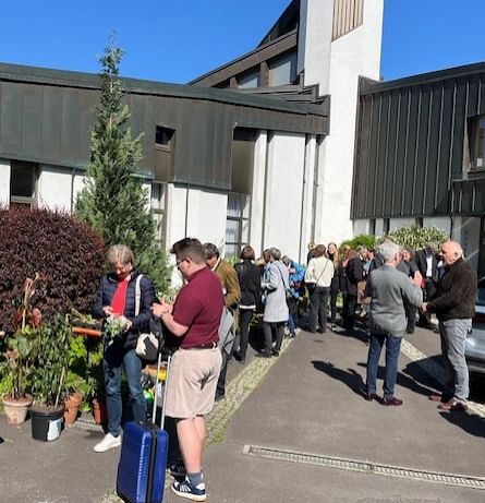 Ein bewegter Sonntag mit Gast-Chor und Pflanzerlmarkt