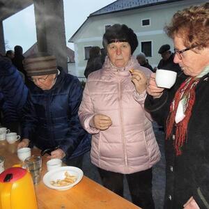 Jahresschlussandacht mit traditioneller Einladung der Pfarrcaritas zum Jahresumtrunk