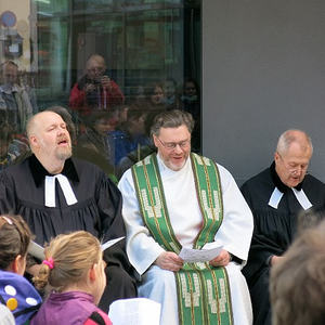 Traunauen-Reinigung mit ökomenischen Gottesdienst
