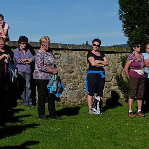 Andacht vor der Wallfahrtskirche