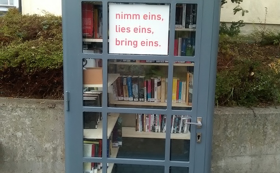 Eine Telefonzelle wird zur Bücherzelle