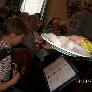 Faschingsonntag in St. Quirinus - das große Weißwurstessen