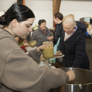 Fastensuppen-Essen am Bauernmarkt