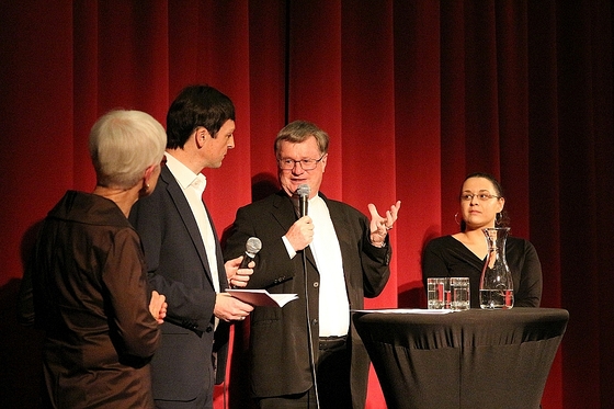 Bischof Manfred Scheuer mit Jägerstätter-Biografin Erna Putz, Andreas Schmoller (Leiter Jägerstätter Institut KU Linz) und und Nora Bruckmüller (OÖN). 