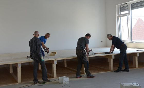 Malerarbeiten, Bühnenbau, Bodenlegen, Fliesen...