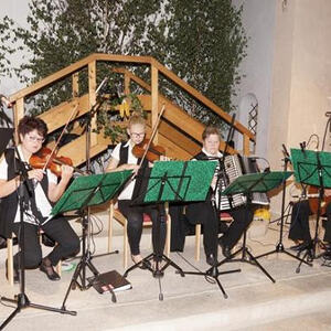 Weinfest in der alten Kirche