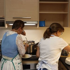 Knödelessen in St. Quirinus nach dem Erntedankfest