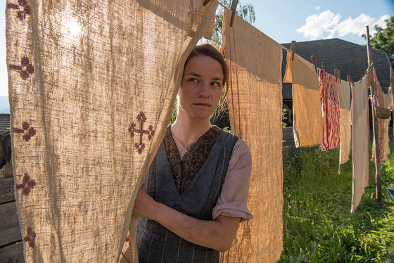 Valerie Pachner in ihrer Rolle als Franziska Jägerstätter in 'Ein verborgenes Leben'