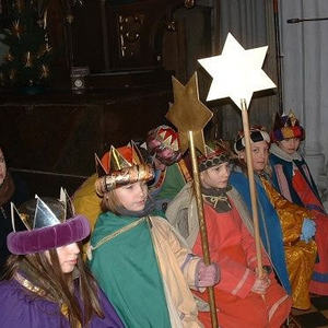 Festgottesdienst in der Pfarrkirche und  Singen nach der Messe 