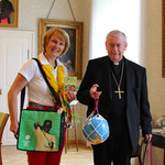 Besuch von Hildegard Pesendorfer (Jugend Eine Welt) bei Bischof Schwarz