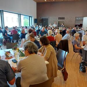 PastAss Birgit Kopf feiert mit über 80 MitarbeiterInnen eine Dank-Andacht.