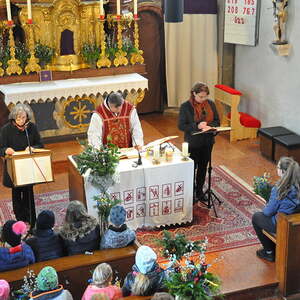 Palmweihe am Dorfplatz, Einzug in die Kirche zur Hl. Messe