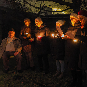 Lebendiger Adventkalender der Pfarre Kirchdorf an der Krems. Adventliche Besinnung - gemeinsam beten, singen und feiern. anschließend gemeinsam bei Tee wärmen und reden.Bei Familie Steinmann und Pimminger