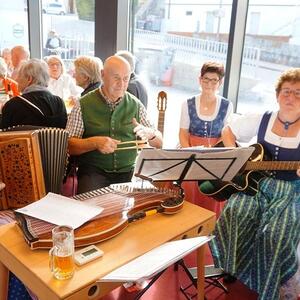 Festgottesdienst und Feier in der MZH 