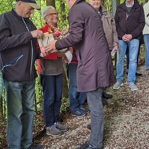 Bürgermeister Scheutz bedankt sich bei Ida und Gerhard Ustöger
