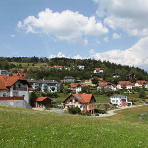 Pfarrer Hansjörg Wimmer, Kaplan Samuel Ogwudile, Frau Klara