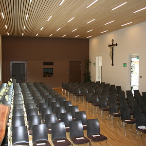 Saal bestuhlt