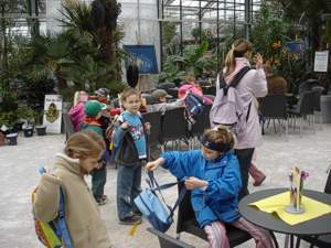 Kindergartenausflug in eine Gärtnerei