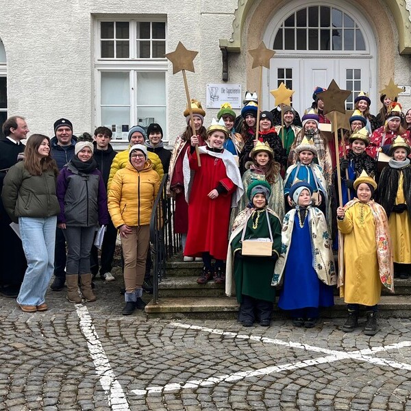 Die Steinerkirchner Sternsingerschar 2025