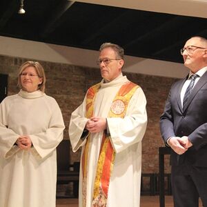 Beim Festgottesdienst bekundeten die Ernannten – Pfarrer, Pastoralvorständin und Verwaltungsvorstand – vor Generalvikar Severin Lederhilger und der versammelten Feiergemeinde ihre Bereitschaft, die Pflichten dieser Ämter auf sich zu nehmen. 