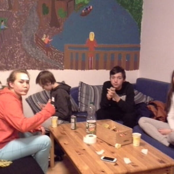 Jugendliche im Jugendraum