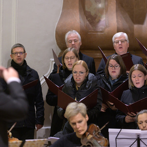 Chor des Konservatoriums für Kirchenmusik der Diözese Linz und Barockensemble Linz unter der Leitung von Wolfgang Kreuzhuber