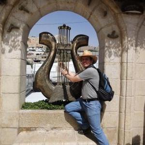 Sigi schau: eine Harfe, ganz aus chemischen Teilchen - CHEMIEEEEEEE