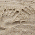 Handabdruck im Sand