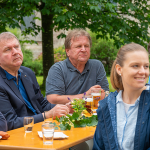 Frühschoppen im Pfarrgarten
