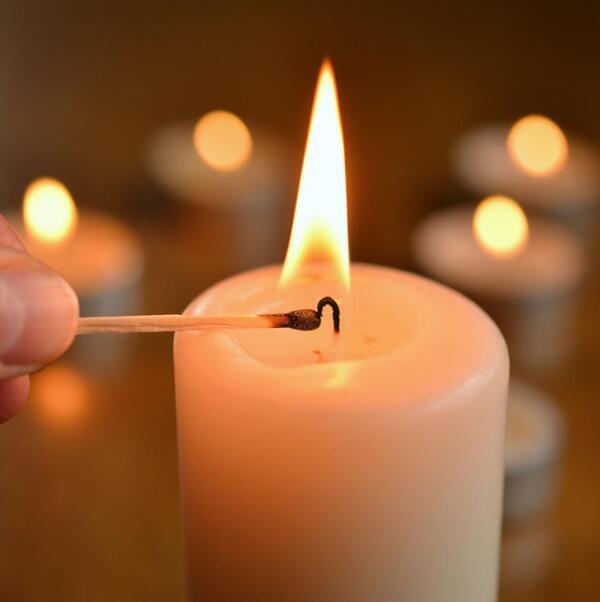 Kerze anzünden