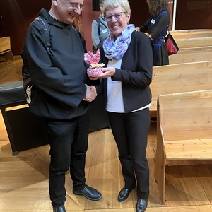 P. Martin Werlen und KPS Referentin Andrea Plank