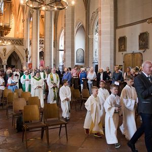 Bischof Manfred Scheuer feiert Sonntagsmesse in der Stadtpfarrkirche St. Stephan