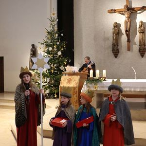 Hl. Messe mit den Sternsingern in St. Quirinus