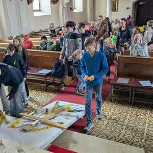 Kinderkreuzverehrung und Ratscherkinder